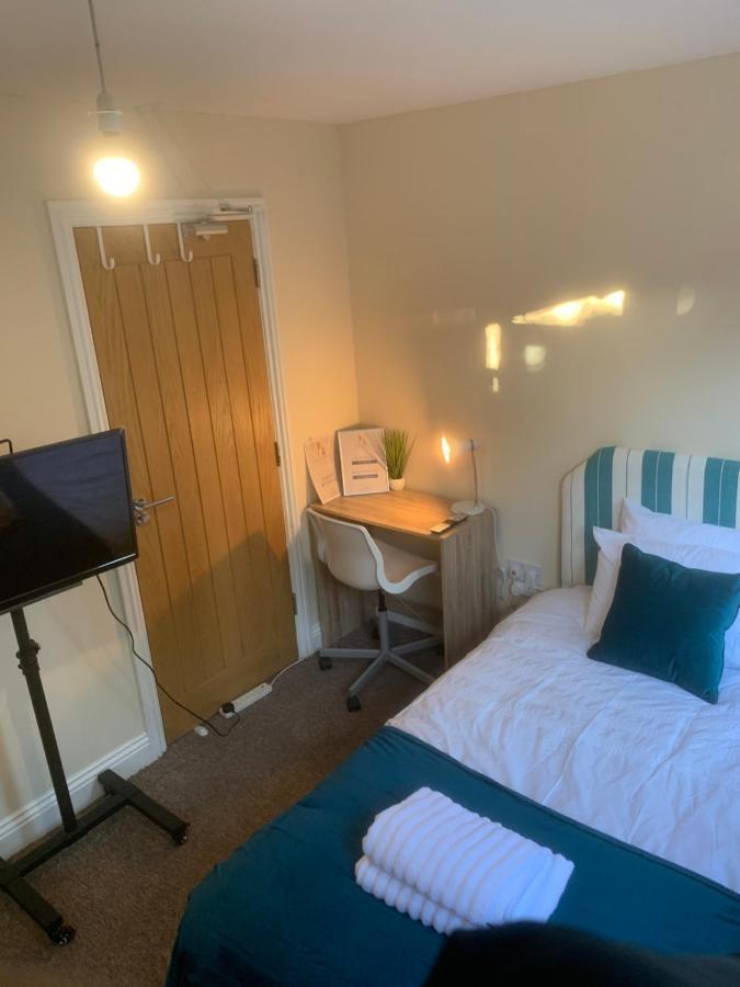 Cosy Room With Private Entrance & Ensuite Reading Extérieur photo