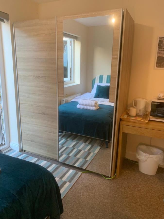 Cosy Room With Private Entrance & Ensuite Reading Extérieur photo