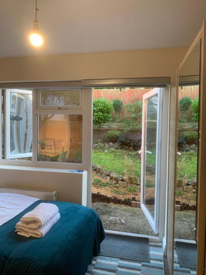 Cosy Room With Private Entrance & Ensuite Reading Extérieur photo