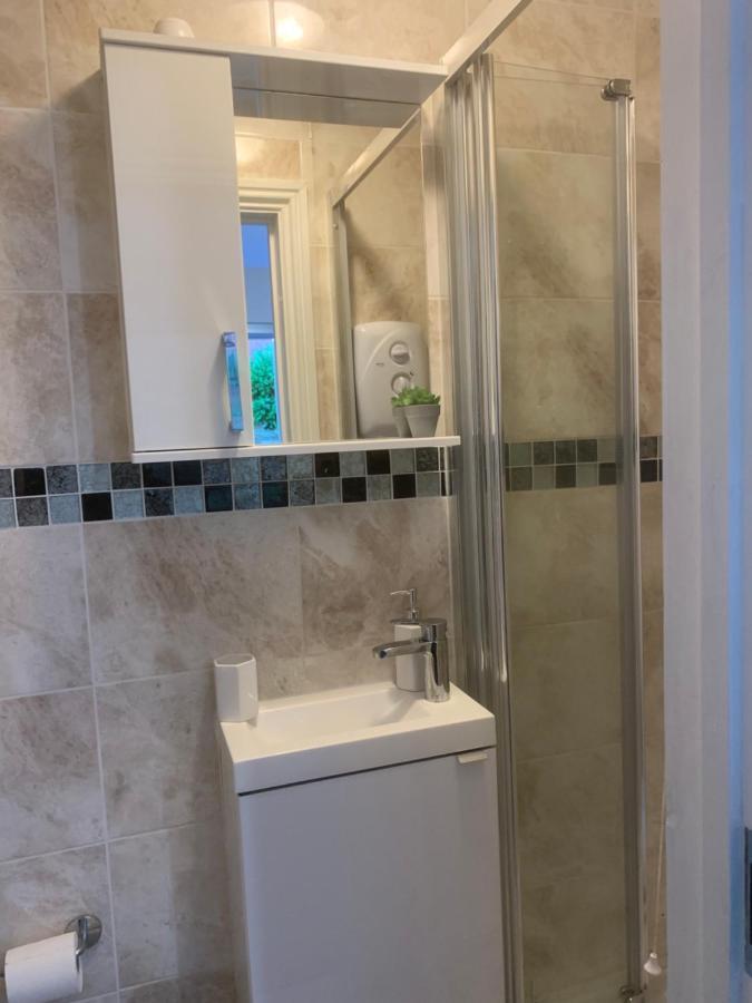 Cosy Room With Private Entrance & Ensuite Reading Extérieur photo