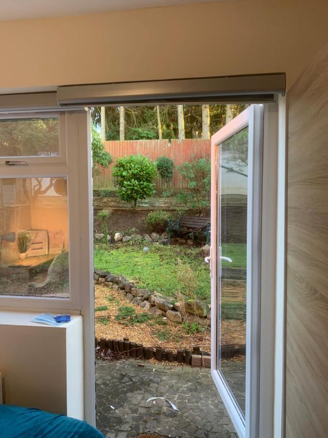Cosy Room With Private Entrance & Ensuite Reading Extérieur photo