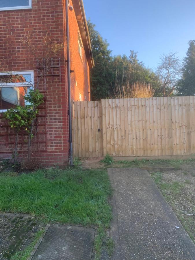 Cosy Room With Private Entrance & Ensuite Reading Extérieur photo